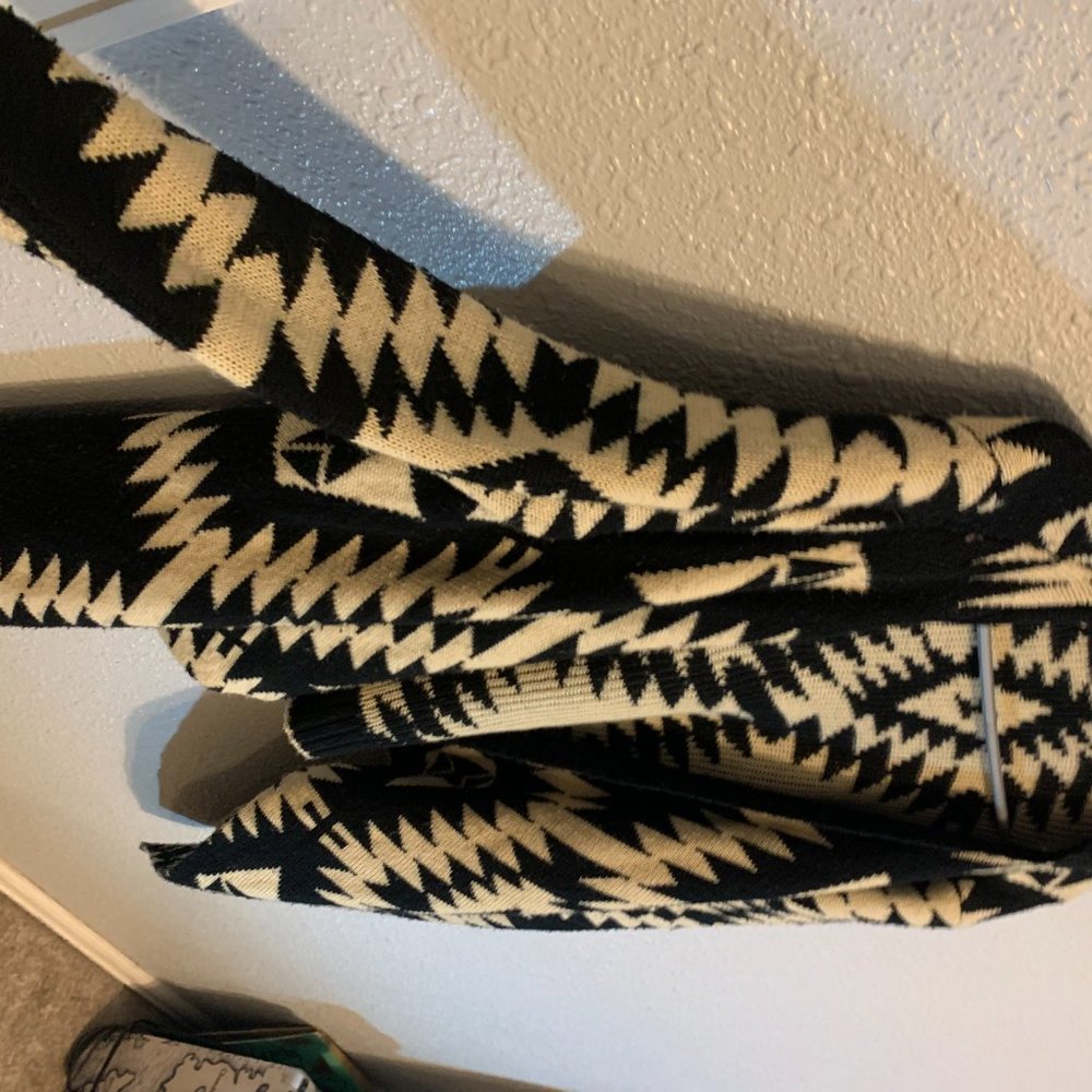 sweater - Picture 4 of 4